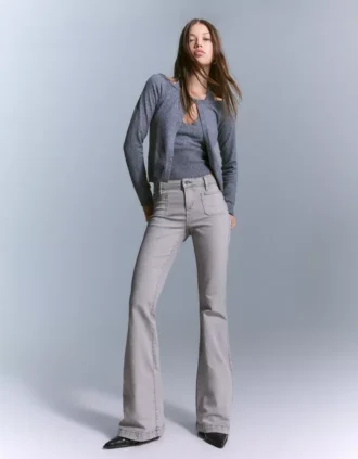 Broek met uitlopende pijpen en zakflappen – Broek