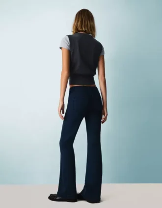 Broek met uitlopende pijpen en zakflappen – Broek