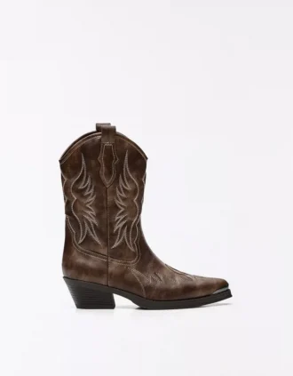 Cowboylaars met detail op de neus