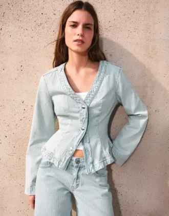 Gestreepte denimjas met peplum – Jassen en trenchcoats
