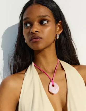 Ketting met hanger van hars