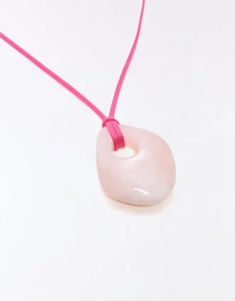 Ketting met hanger van hars