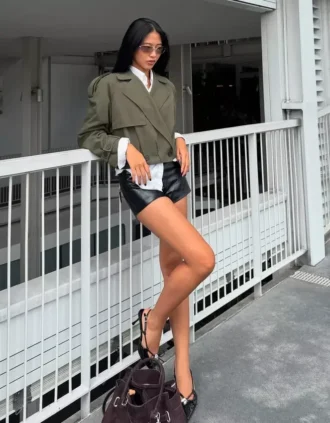 Korte trenchcoat met balloneffect