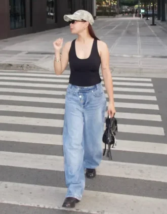 Laag uitgesneden Wide Leg Jeans met wijde pijpen en knopen aan de voorkant