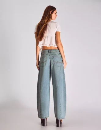 Low-rise slouchy Jeans