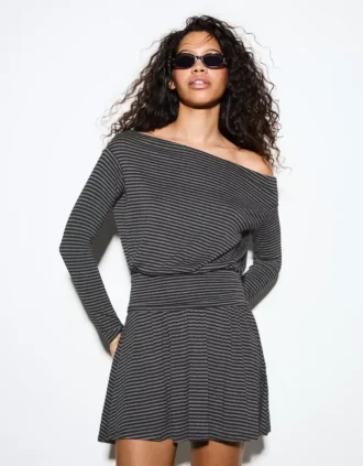 Mini-jurk met lange mouwen en ceintuur