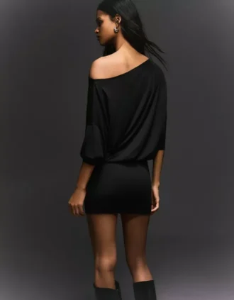 Mini-jurk met lange mouwen en getailleerde rok
