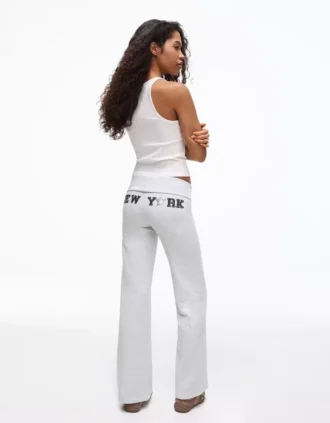 Pluche broek met uitlopende pijpen en patch