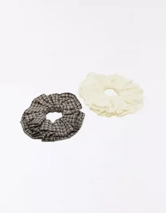 Set van 2 scrunchies met Zwitsers borduurwerk