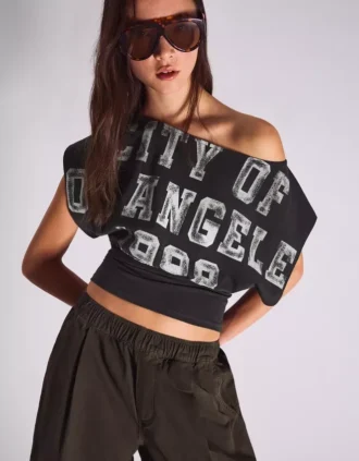 T-shirt met korte mouwen en asymmetrische print