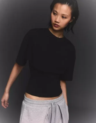 T-shirt met korte mouwen en getailleerde pasvorm